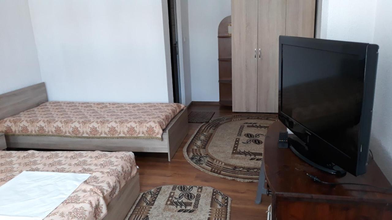 Вила Багрянови دوسبات المظهر الخارجي الصورة